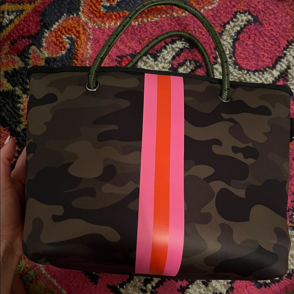 Haute shore, Camo bag with added coin purse